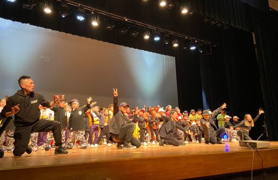 埼玉で人気のスクールは広々としたダンススタジオで気持ち良く踊れます